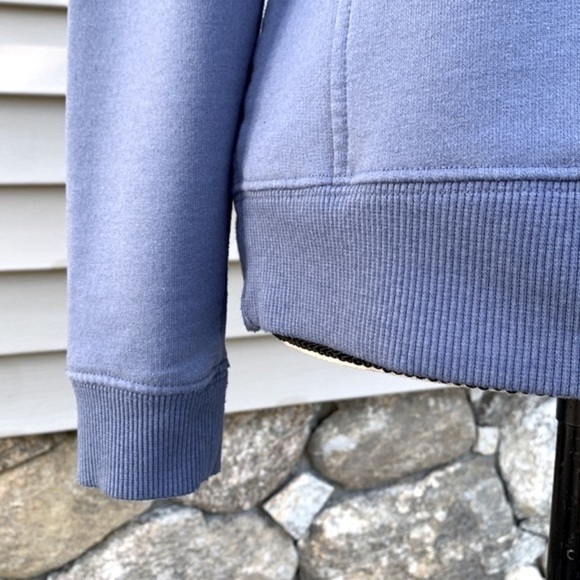 VINEYARD Vines Women's Contrast Graphic 1/4 Zip Sweatshirt in Periwinkle Blue - Picture 11 of 16